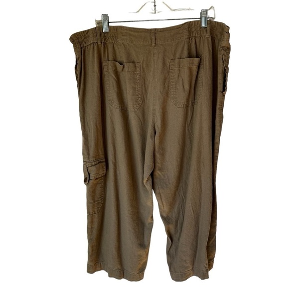 Larry Levine Woman Tan Cropped Linen Cargo Pants, 18W - Picture 7 of 9